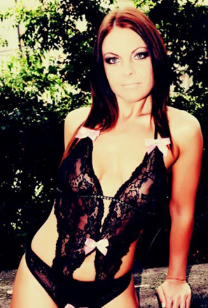 sztriptiz-tancoslany-anita-1