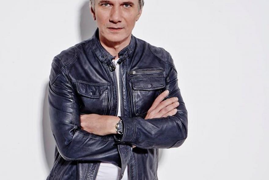 Bocskor Gábor élőben közvetített partybuszunkról.