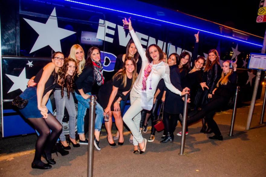 leanybucsu-meglepetes-partybusz