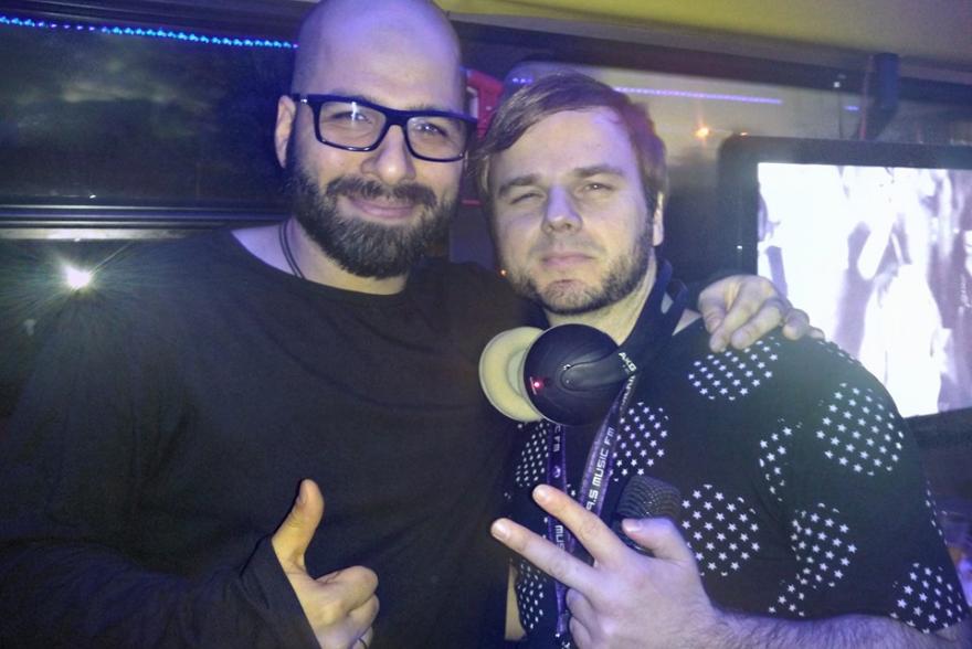 Lofti és Geri élő adásban a partybuszon