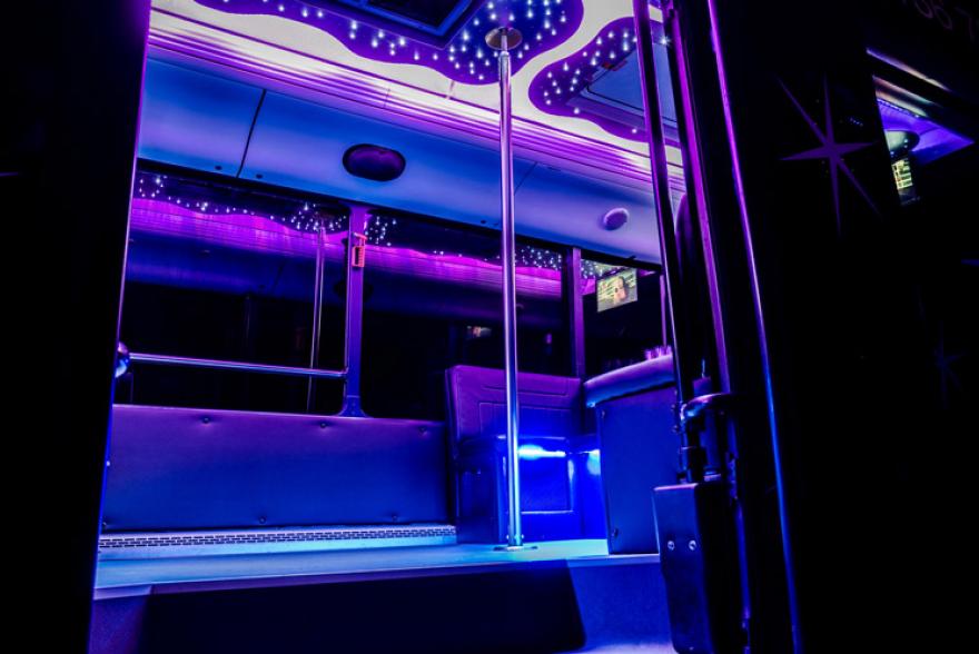 partybusz-30-fos-neoplan-belso-kepek-1